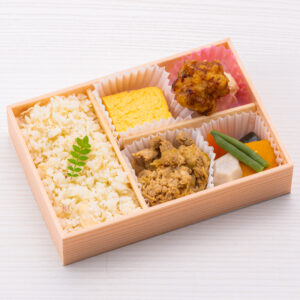 5.鯛ごはんと唐揚げ彩り幕の内弁当