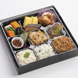 8.三種のごはんと鯛あら煮の九重幕の内弁当