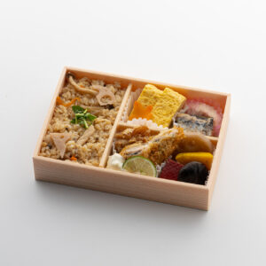107.「秋限定」きのこご飯と秋鮭フライの幕の内弁当【販売期間: 9月〜11月】