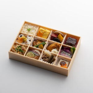 109.「秋限定」3種のご飯と秋の贅沢十二単弁当【販売期間: 9月〜11月】